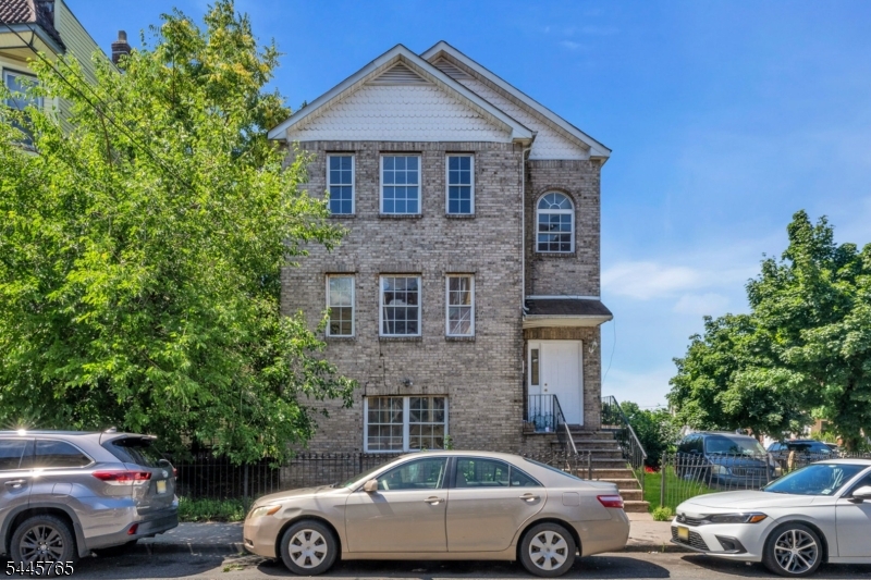 328-330 Hawthorne Ave