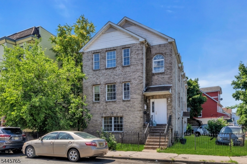 328-330 Hawthorne Ave