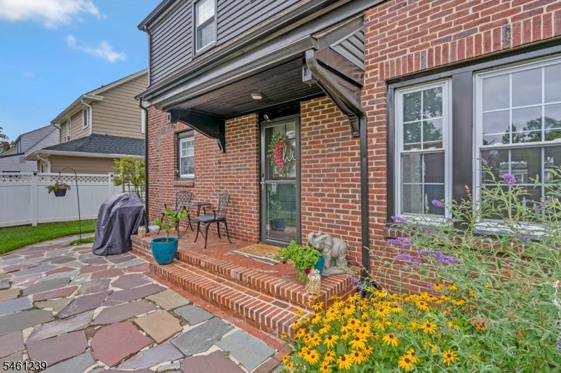 166 Sandford Ave