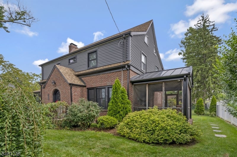 166 Sandford Ave