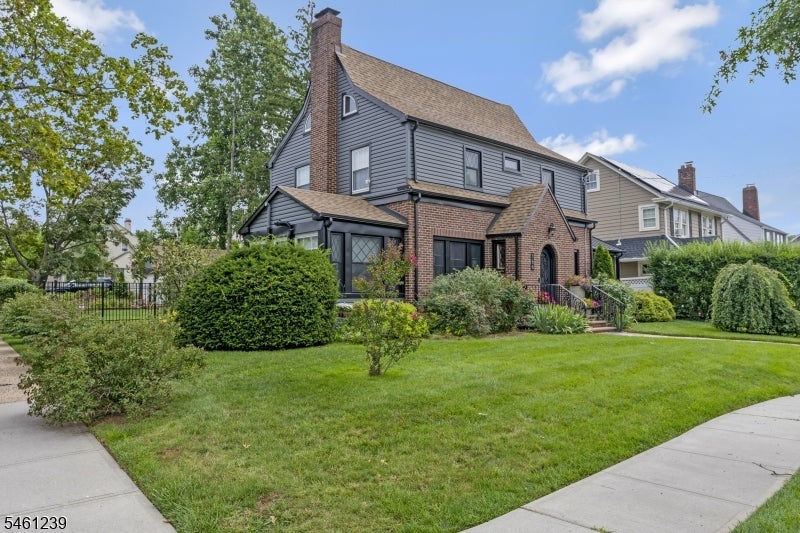 166 Sandford Ave