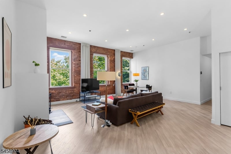 260 Main St 313