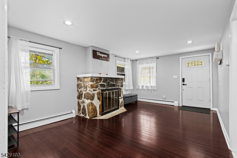 15 Mohican Ave