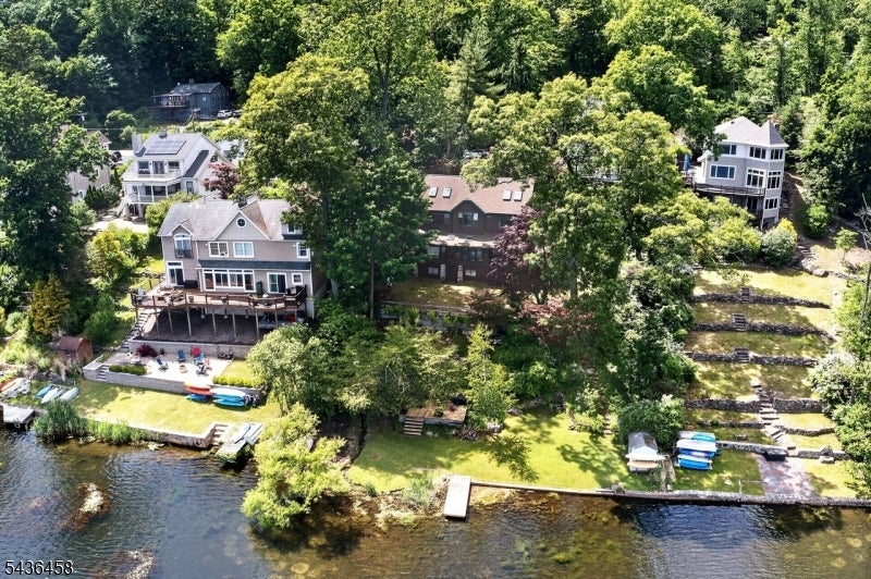 134 Cedar Lk