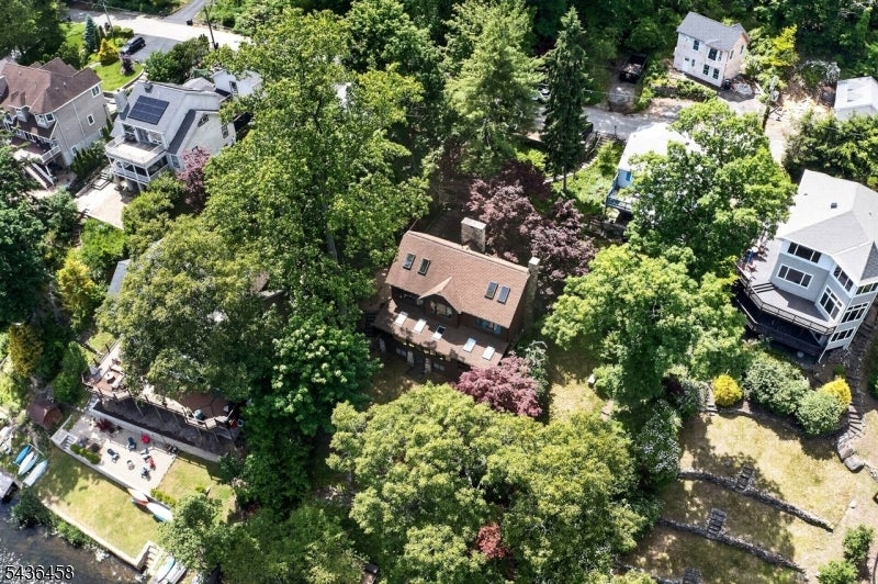 134 Cedar Lk
