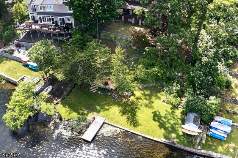 134 Cedar Lk