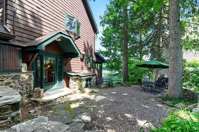 134 Cedar Lk