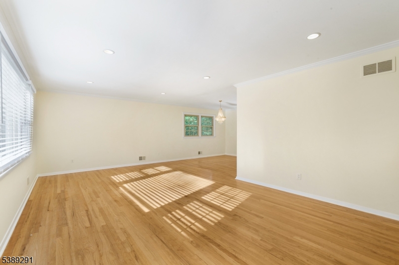 56 Valley Rd