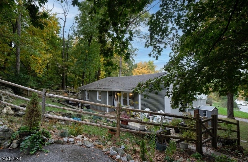 8 Lake View Dr S.
