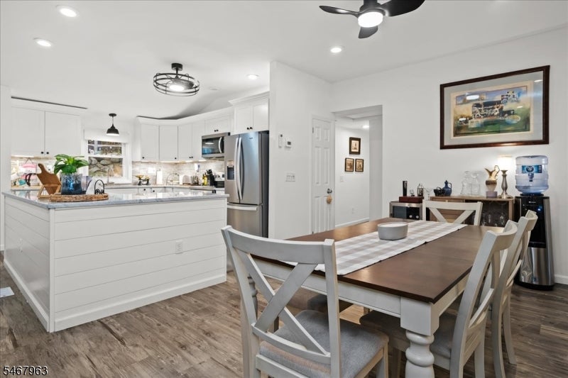 8 Lake View Dr S.