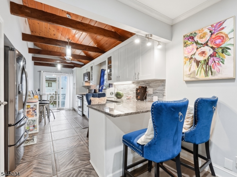 135 Rosewood Ter