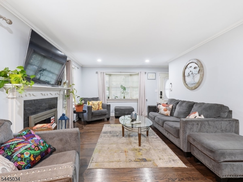 135 Rosewood Ter