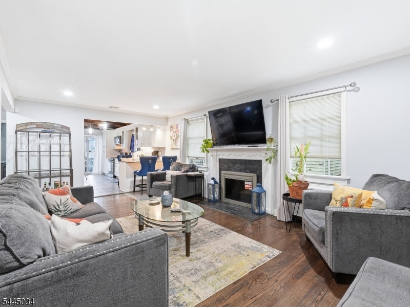 135 Rosewood Ter