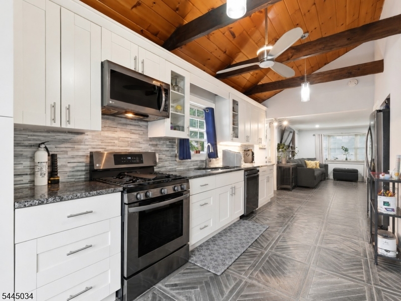135 Rosewood Ter