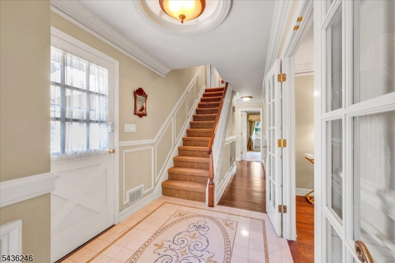 1097 Cambridge Ln