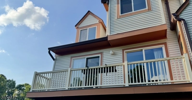 64 Woods Edge Dr 64