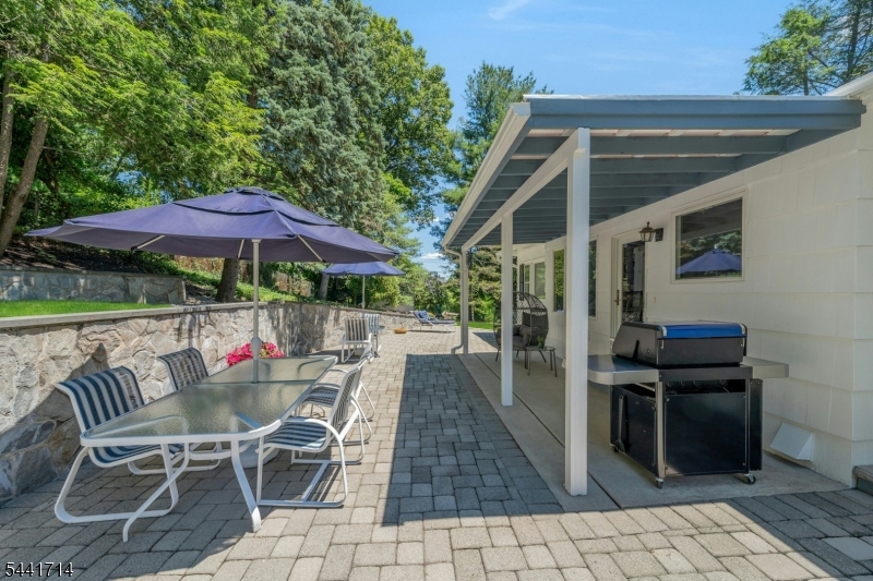 350 Greenbrier Ct