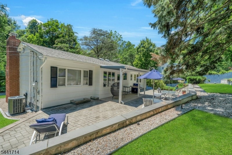 350 Greenbrier Ct