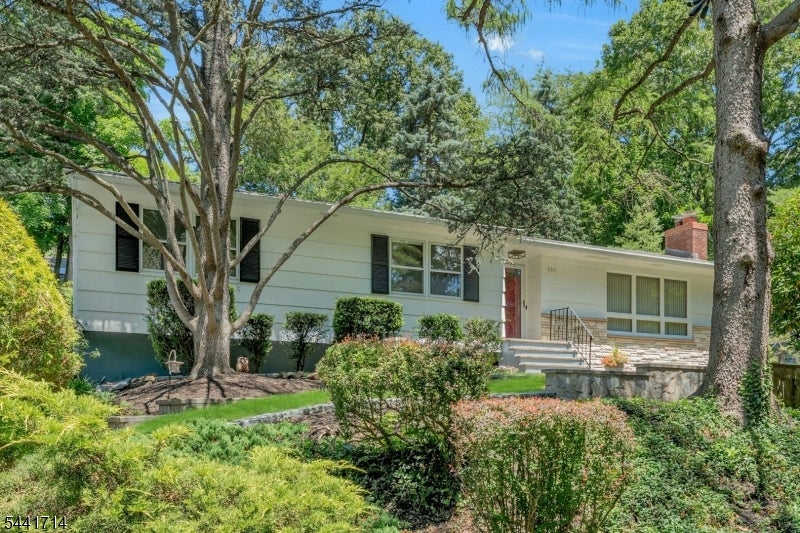 350 Greenbrier Ct