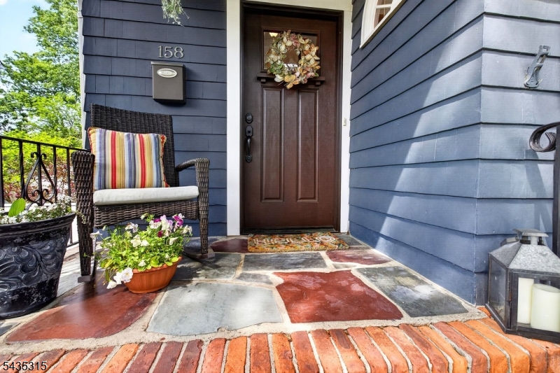 158 Vreeland Ave