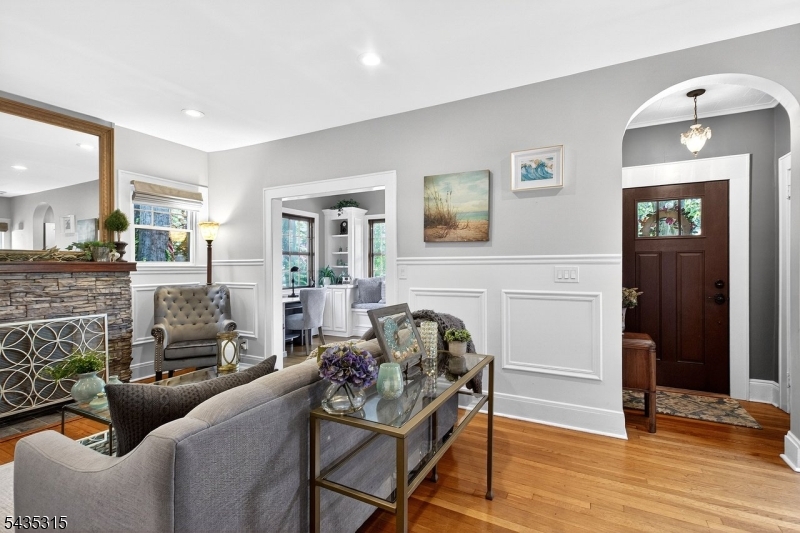 158 Vreeland Ave