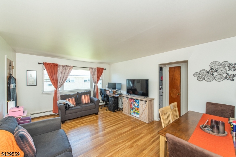 20 Halsey Ave 6