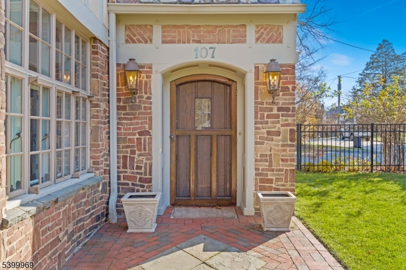 107 Clinton Ave