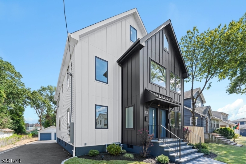 18 Meadowbrook Rd