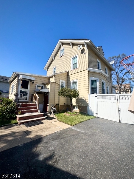119 Burlington Ave
