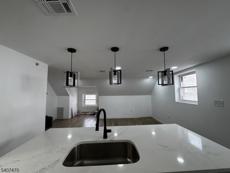 696 Dr Martin Luther King J