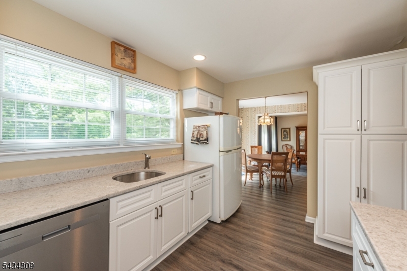 1 Birdseye Cir