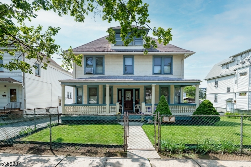 60 Ella St