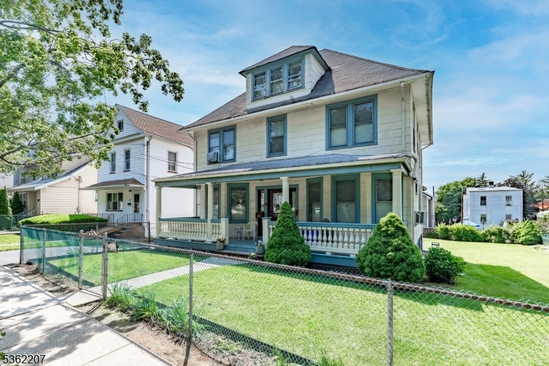 60 Ella St