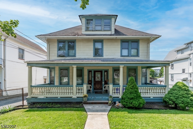 60 Ella St