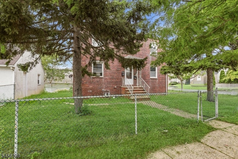 417 Adams St