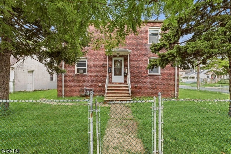 417 Adams St