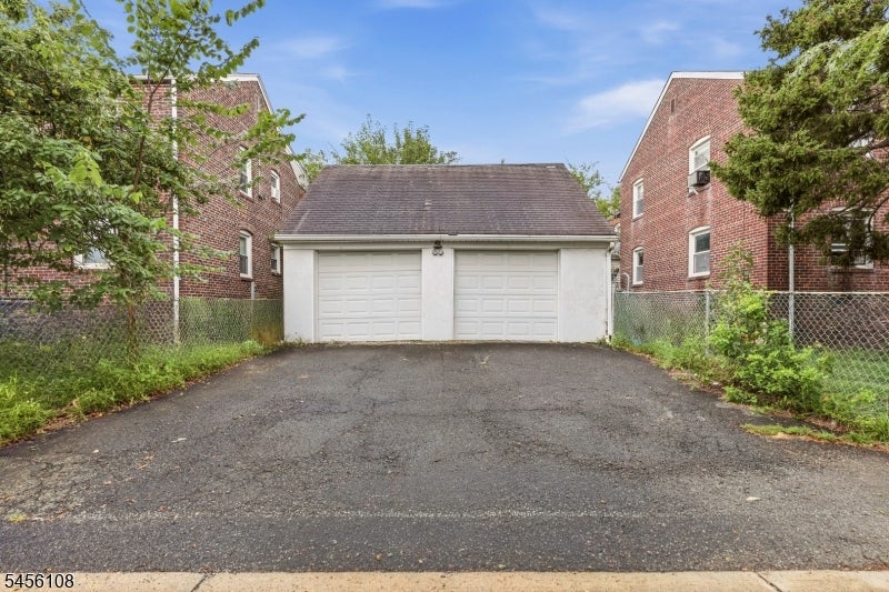 417 Adams St