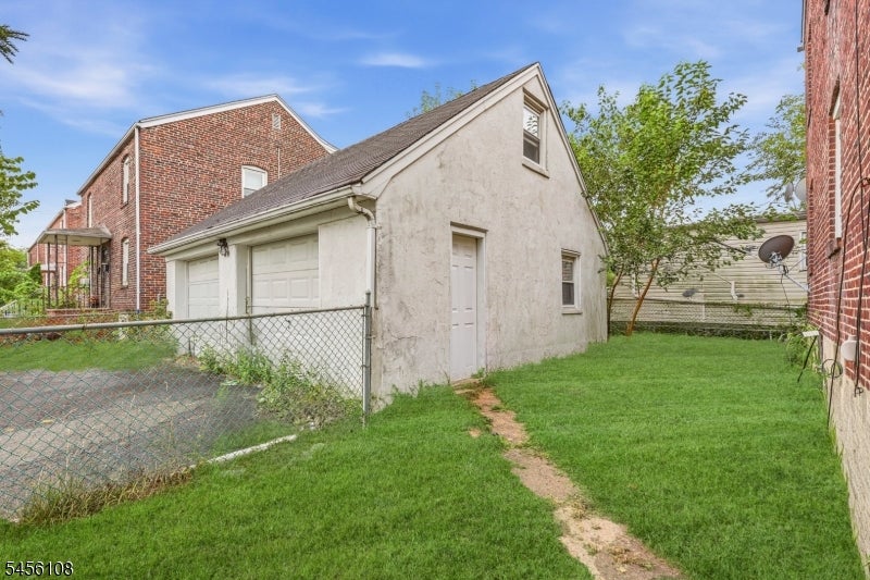 417 Adams St