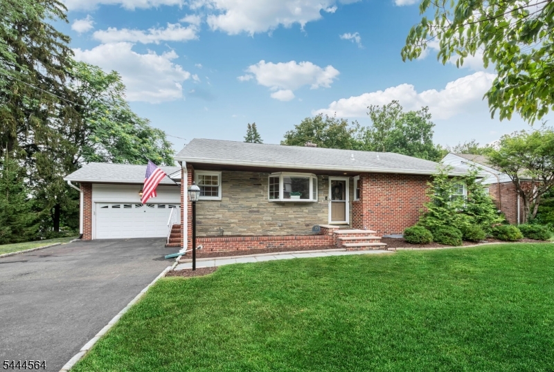15 Kingwood Dr