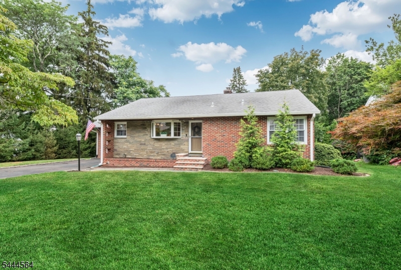 15 Kingwood Dr