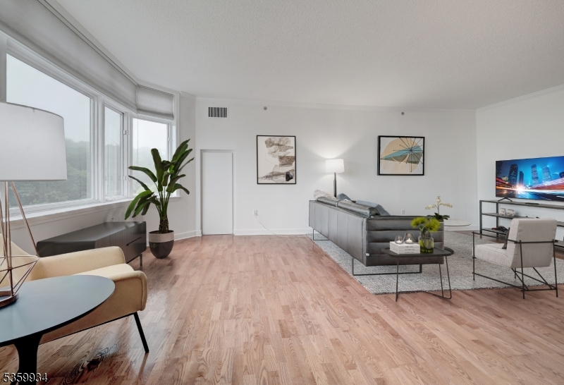 616 South Orange Ave 7G