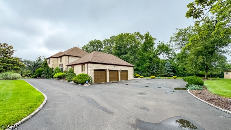 15 Michael Ln