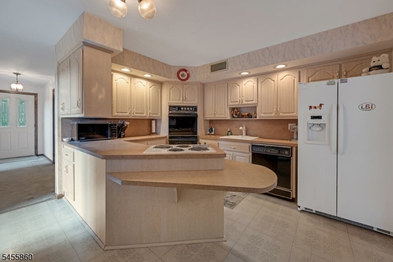 84 Two Bridges Rd