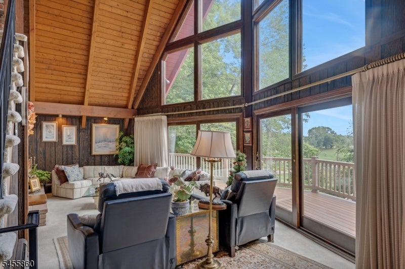 84 Two Bridges Rd