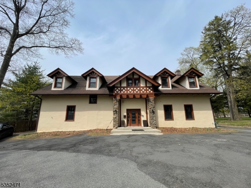 55 Ridgeway Ave