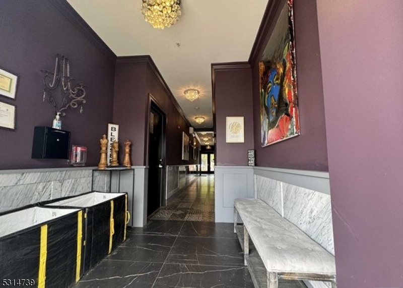 183 Garibaldi Ave 102