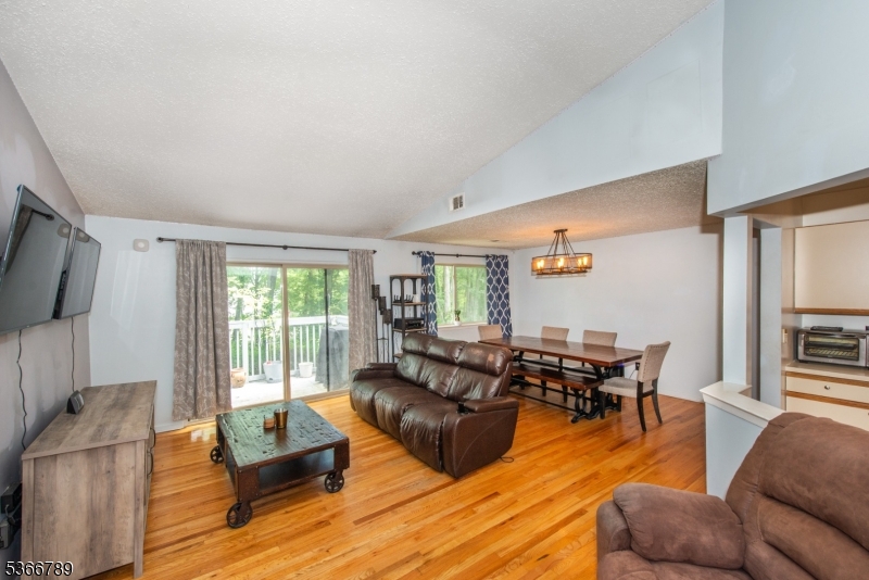 95 Drake Ln