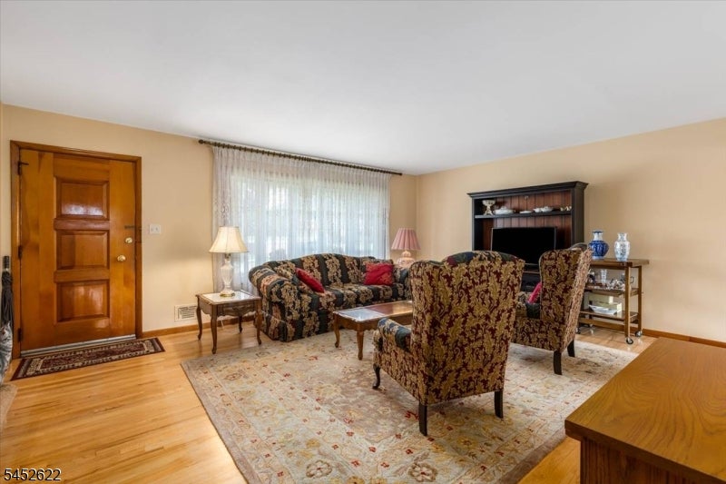 11 Landis Pl