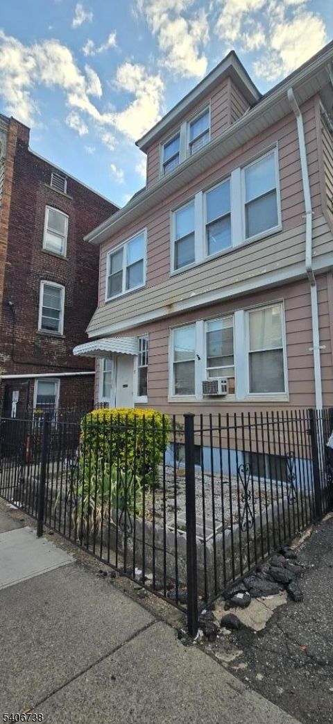 5 Frederick Ter 3 Irvington Twp. NJ 07111