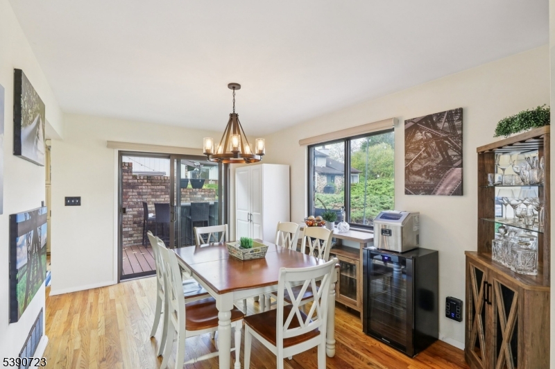 250 Ridgedale Ave H4 4